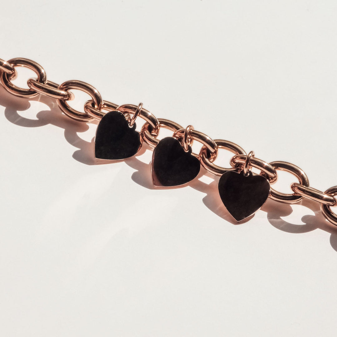 Endless Love Armband mit mehreren Herzanhängern in Roségold