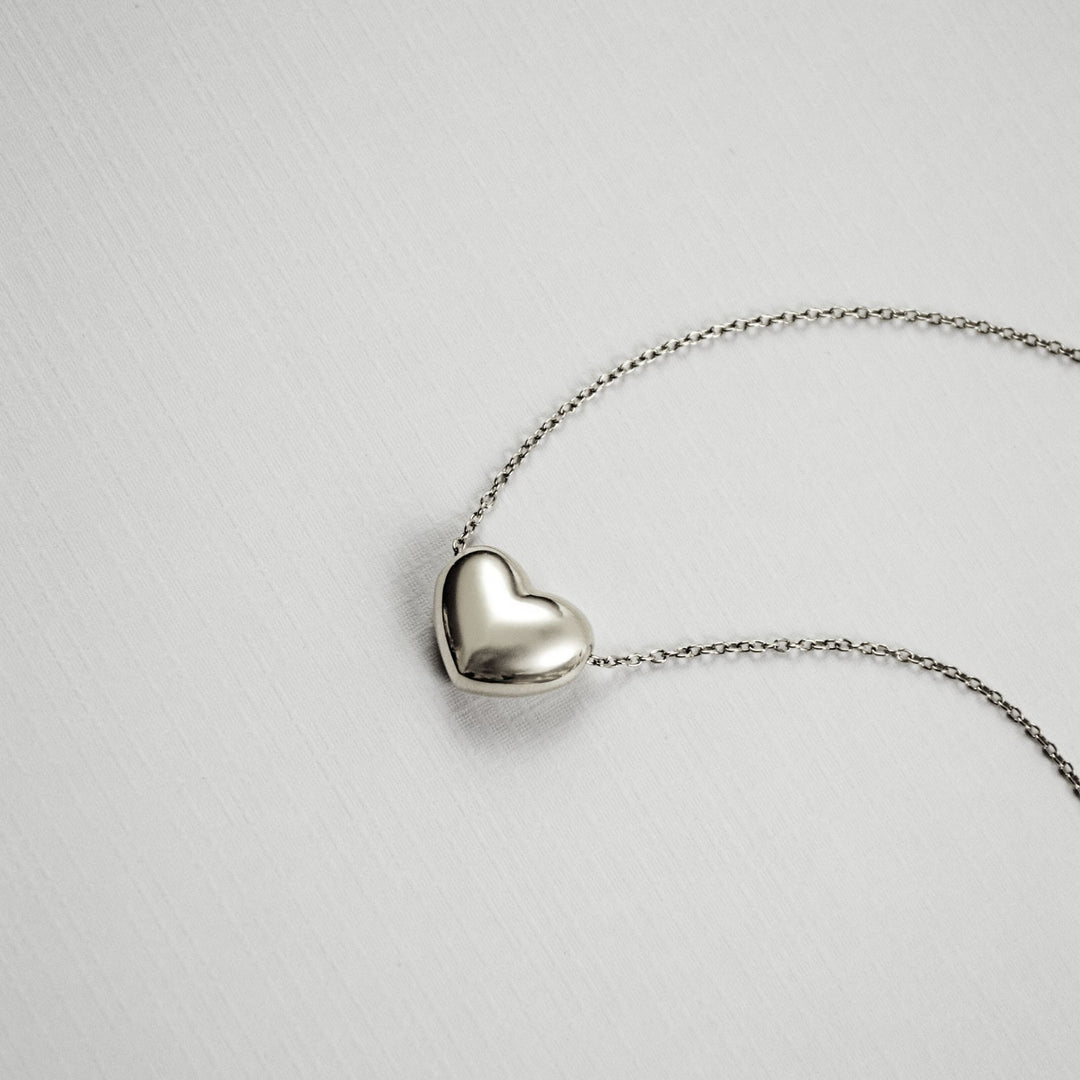 Puffy Heart Halskette mit Herzanhänger in Silber